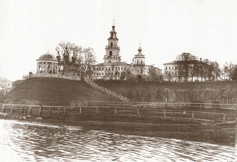 Костромской Кремль. Вид с Пристани. Фото конца XIX в. Костромской Кремль. Вид с Пристани